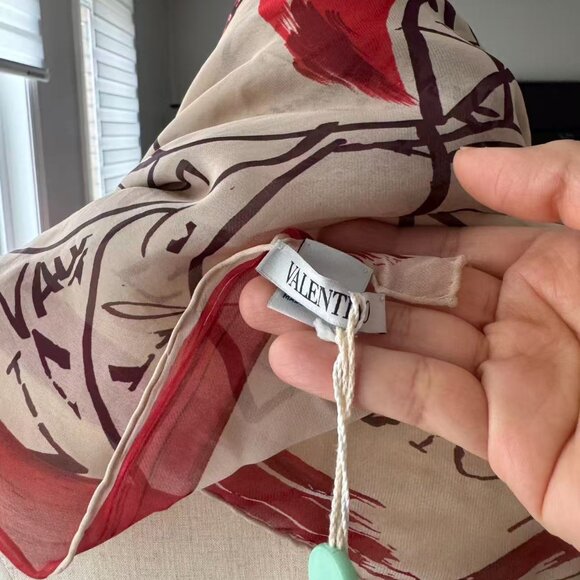 【Brand NEW】Valentino Floral & Logo Print 100% Silk Scarf - Picture 8 of 8